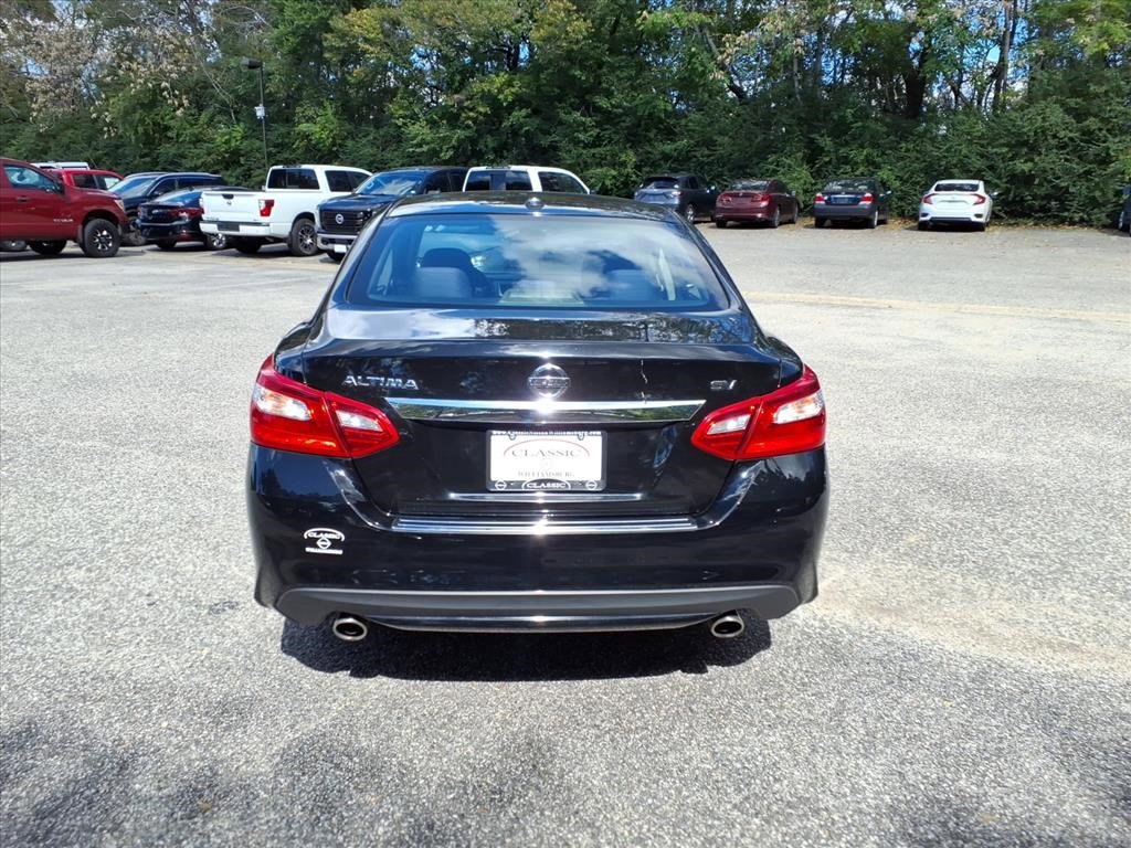 2017 Nissan Altima 2.5 SV photo 2