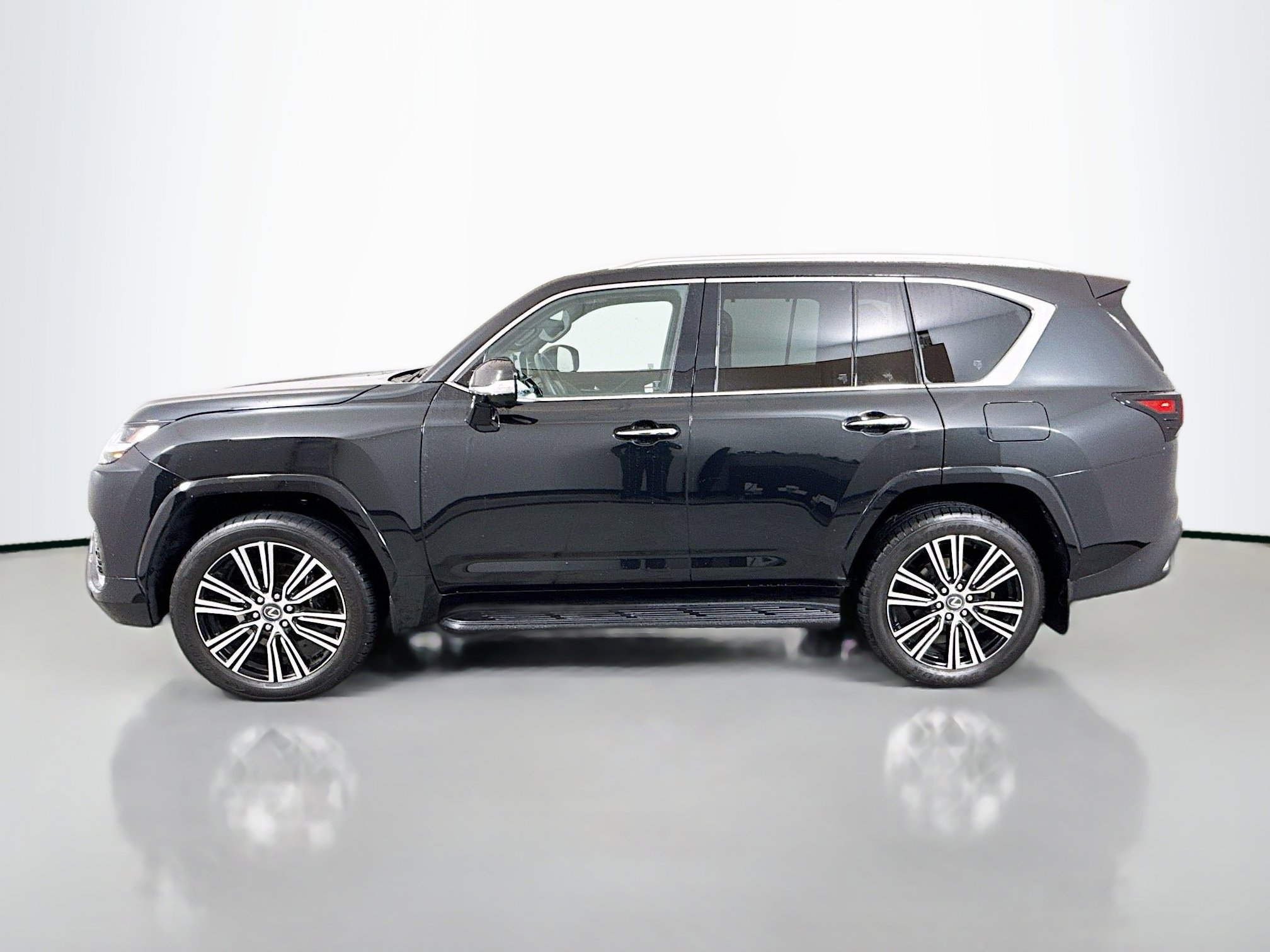 2024 Lexus LX 600 Luxury photo 4
