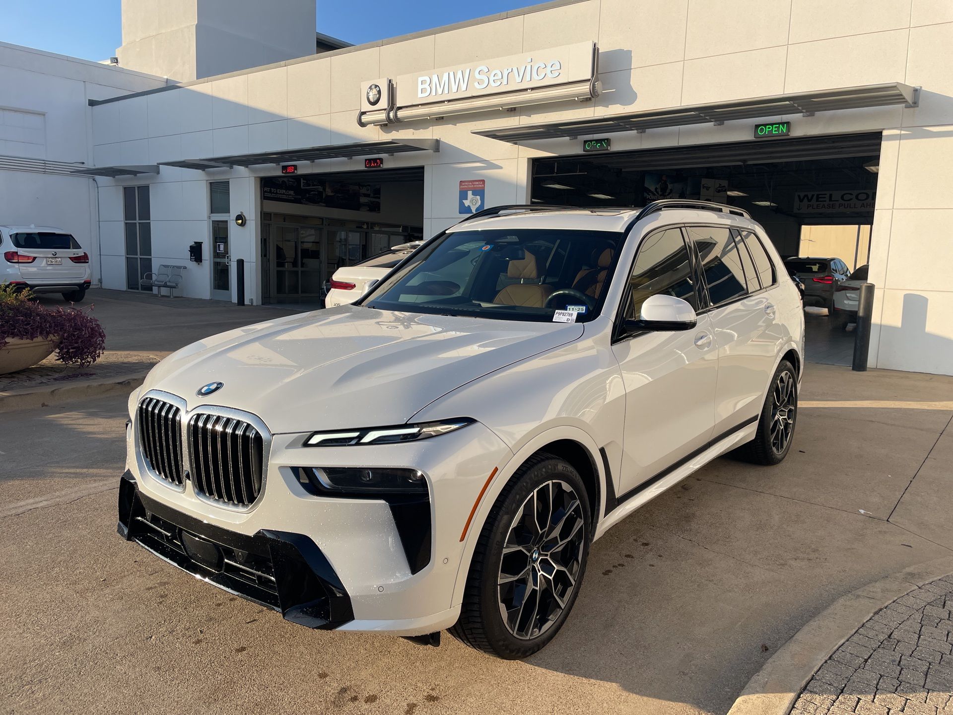2023 BMW X7 40i's photo