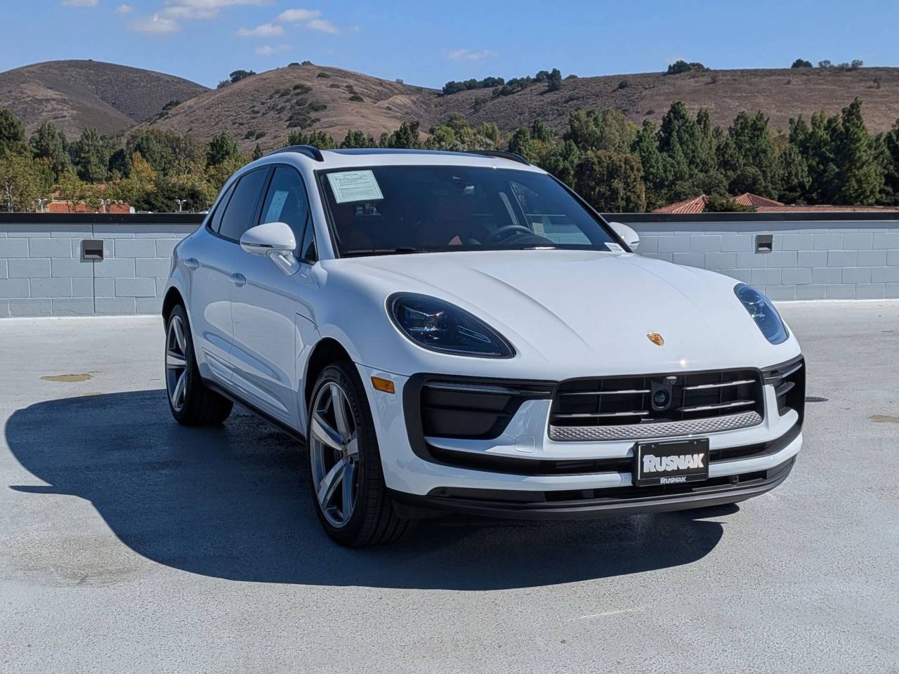 2025 Porsche Macan Base photo 4