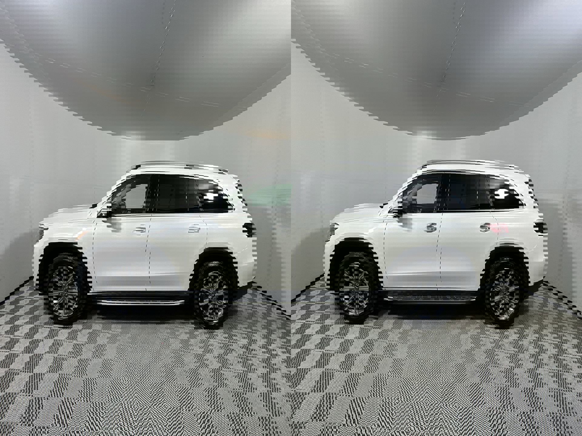 2022 Mercedes Benz GLS 450 4MATIC photo 3