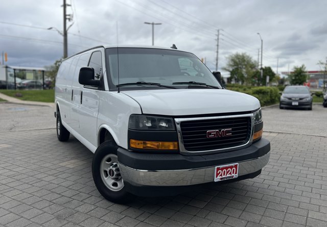 Used 2020 Summit White GMC  image 1
