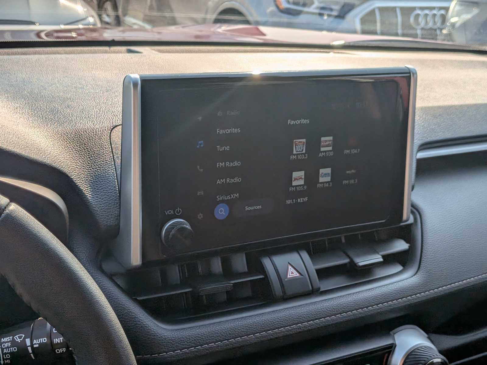 2024 Toyota RAV4 XLE photo 29