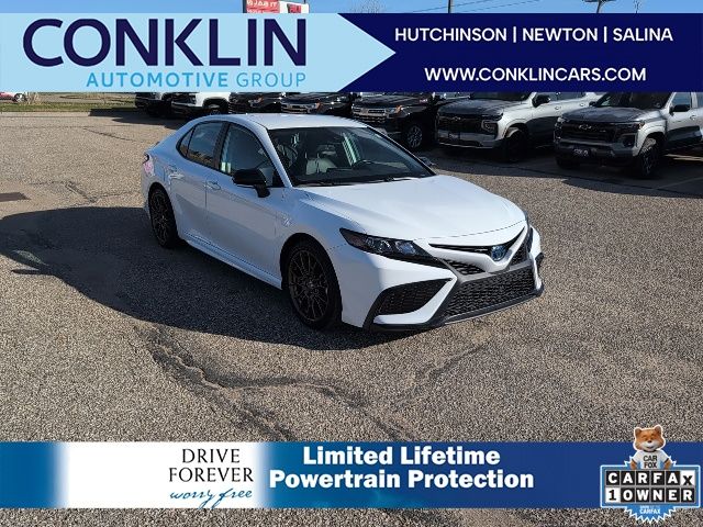 2023 Toyota Camry SE's photo