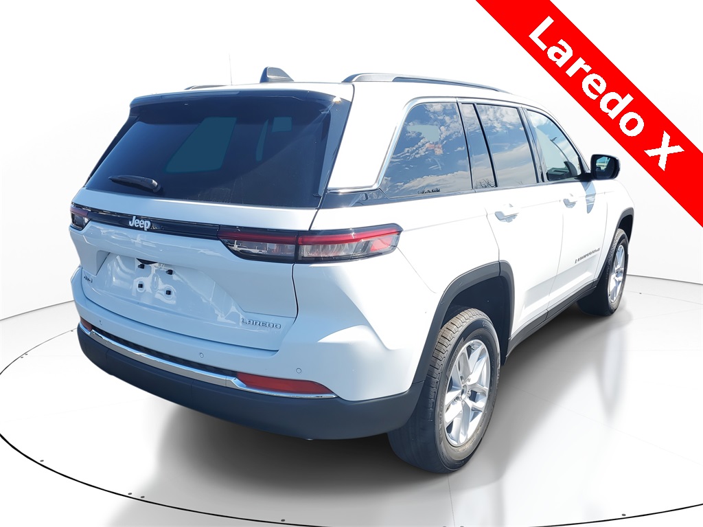 2025 Jeep Grand Cherokee Laredo X photo 3
