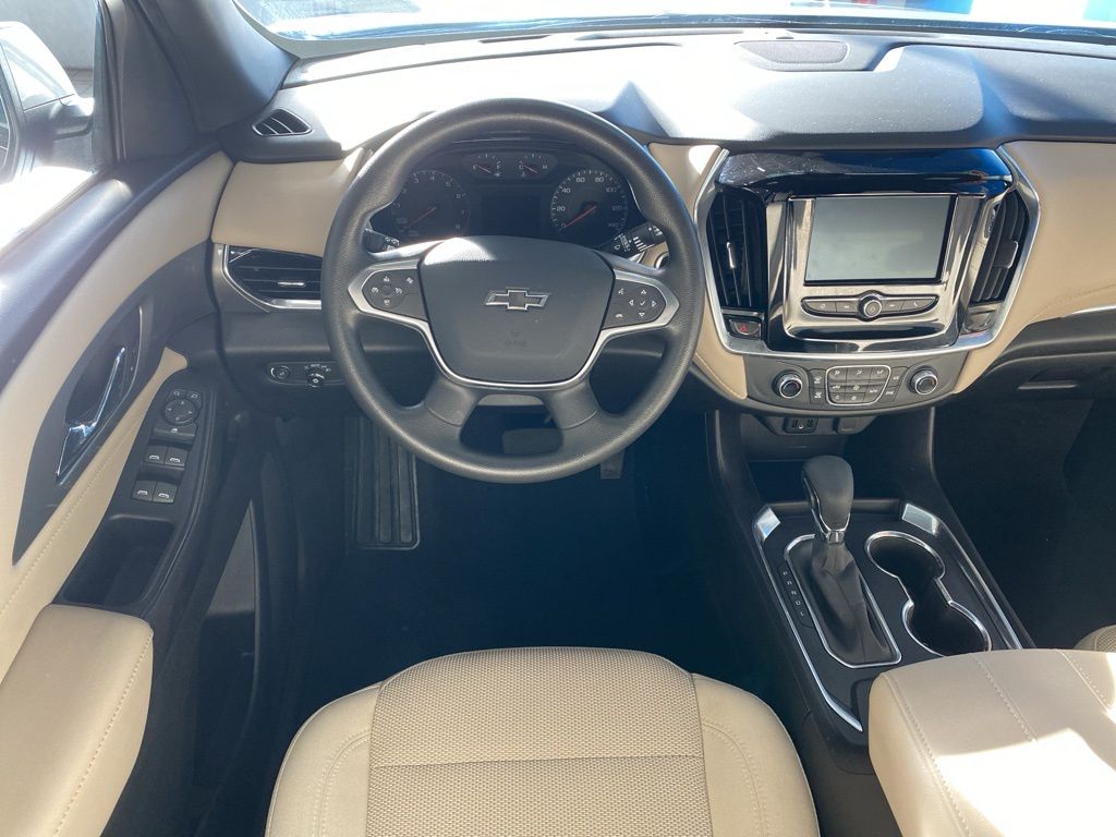 2023 Chevrolet Traverse LS photo 3