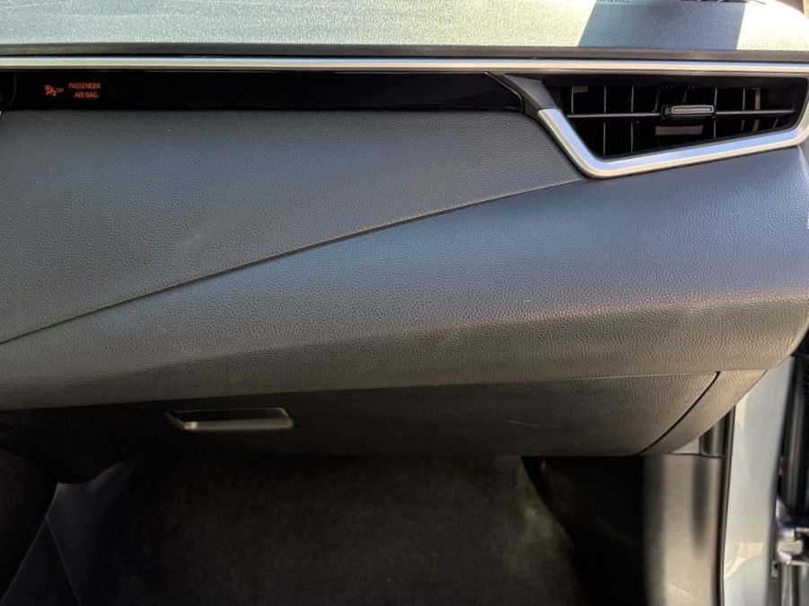2021 Toyota Corolla LE photo 28