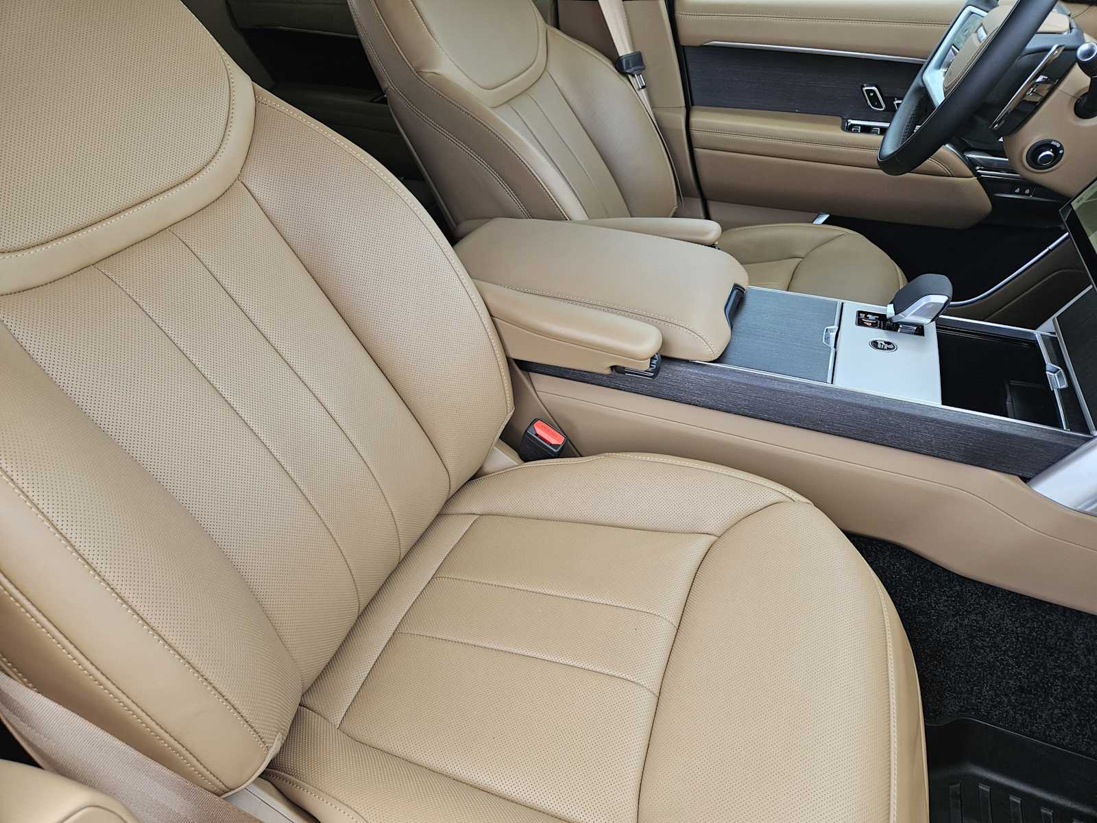 2025 Land Rover Range Rover SE photo 12