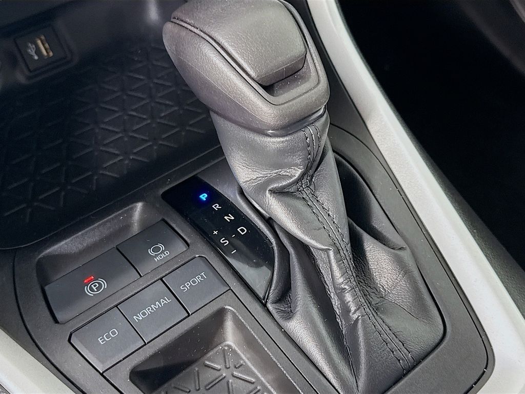 2023 Toyota RAV4 XLE photo 14