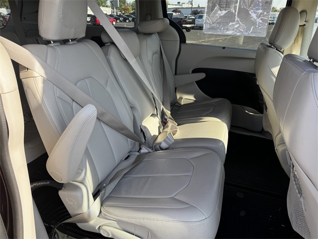 2017 Chrysler Pacifica Touring L photo 16