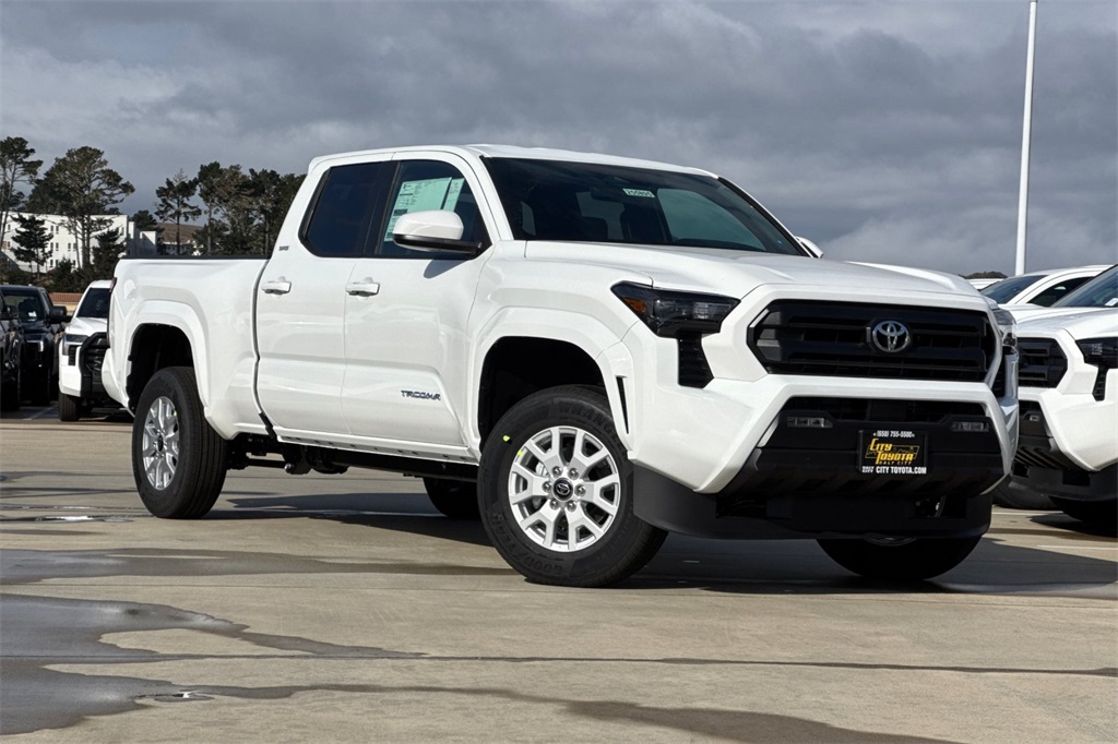 2025 Toyota Tacoma SR5 Double Cab photo 2