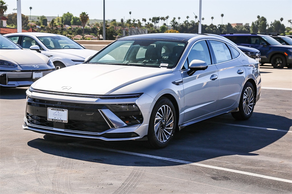 2025 Hyundai Sonata Hybrid Limited photo 3