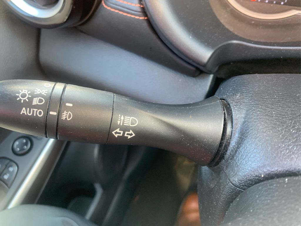 2020 Nissan Kicks SR photo 20