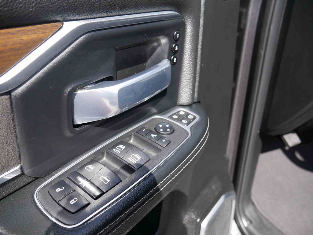 2024 Ram 3500 Laramie photo 24