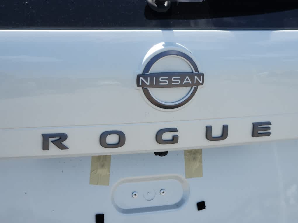 2025 Nissan Rogue SV photo 18