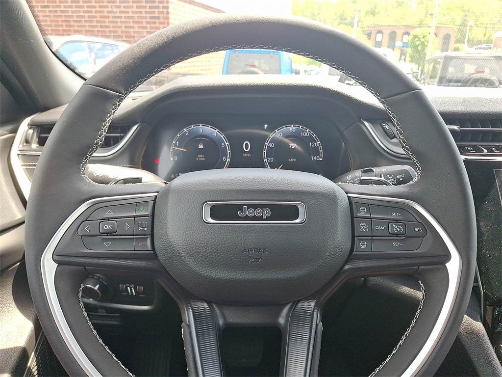 2025 Jeep Grand Cherokee Altitude photo 18