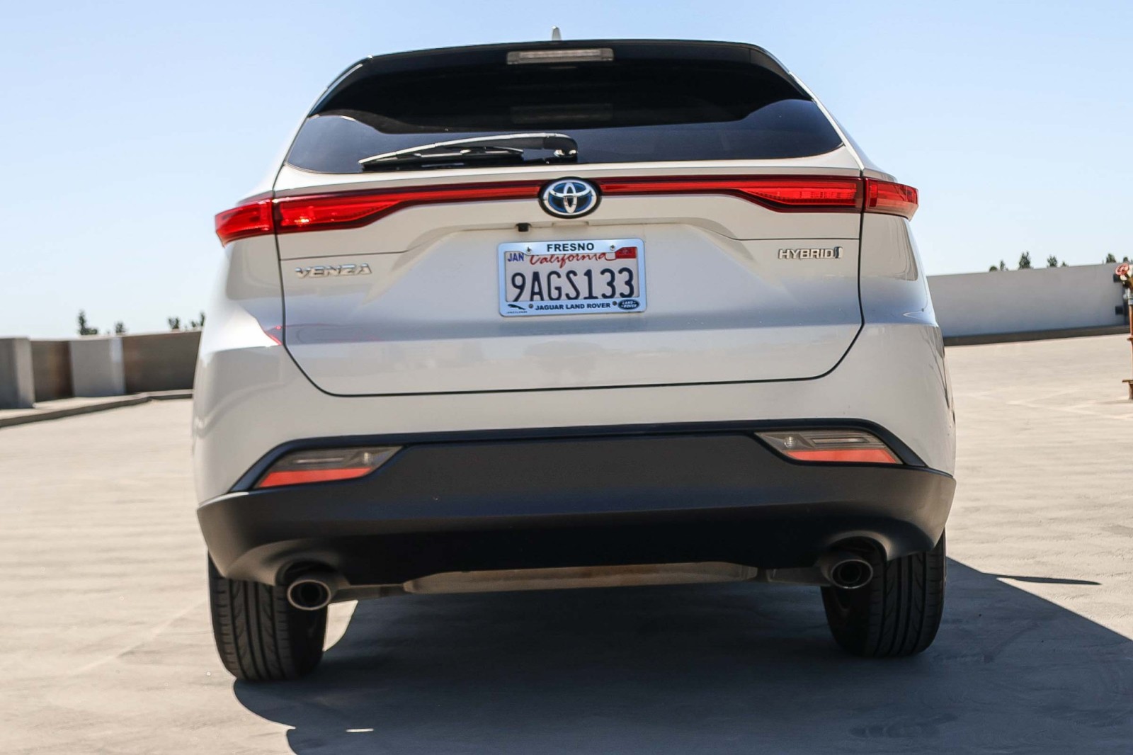 2022 Toyota Venza LE photo 2