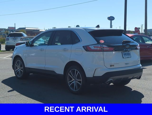 2022 Ford Edge Titanium photo 2
