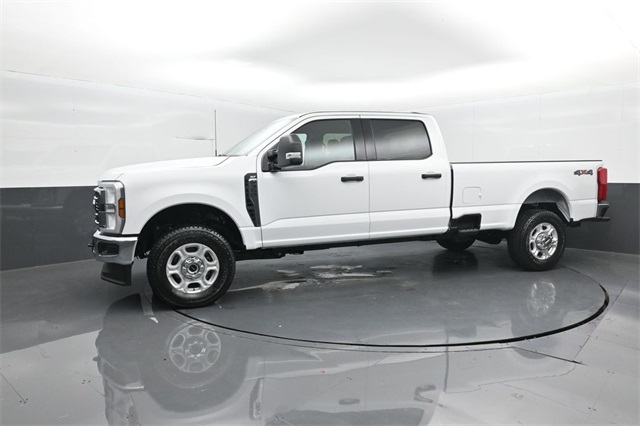 2026 Ford F-350 XLT photo 4