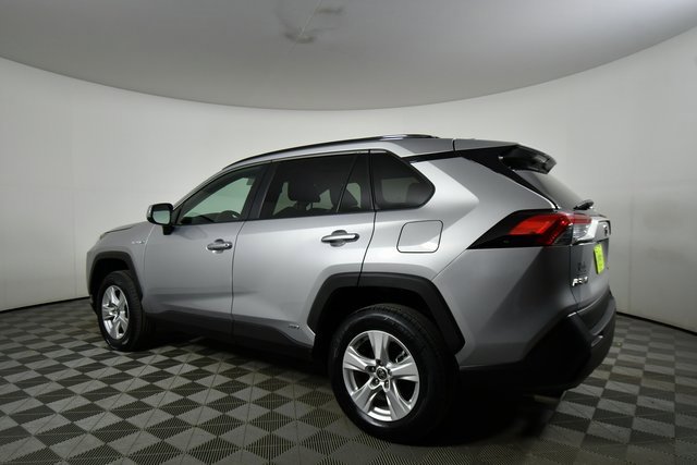 2021 Toyota RAV4 Hybrid XLE photo 13