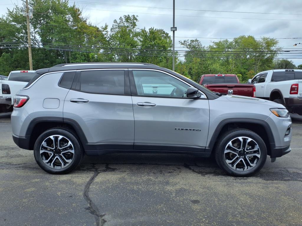2022 Jeep Compass Limited photo 2