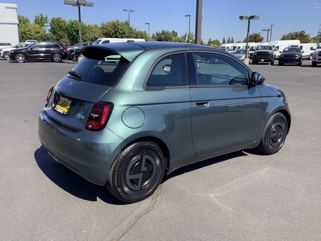 2025 Fiat 500e La Prima photo 21