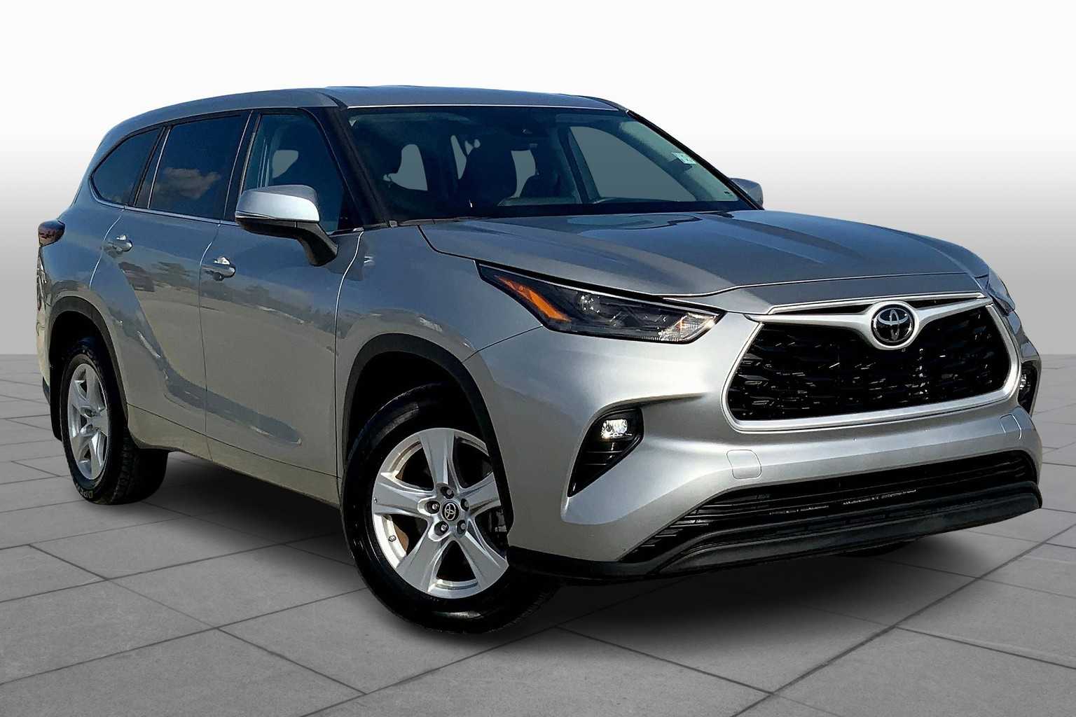 2024 Toyota Highlander LE photo 2