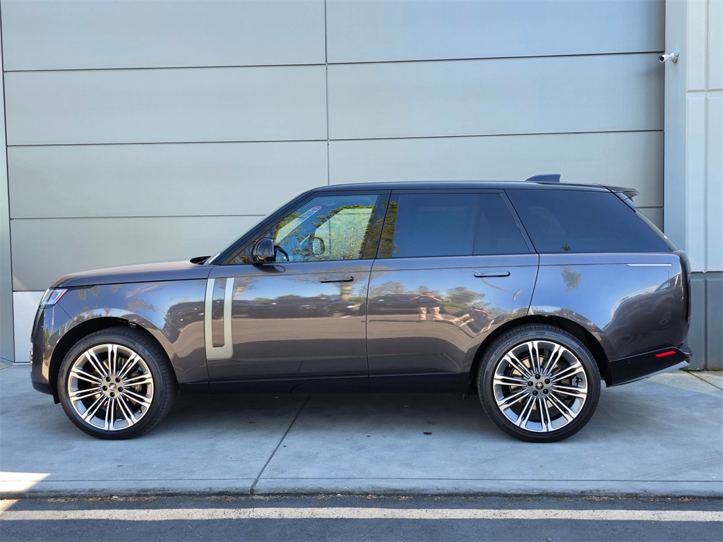 2025 Land Rover Range Rover SE photo 4