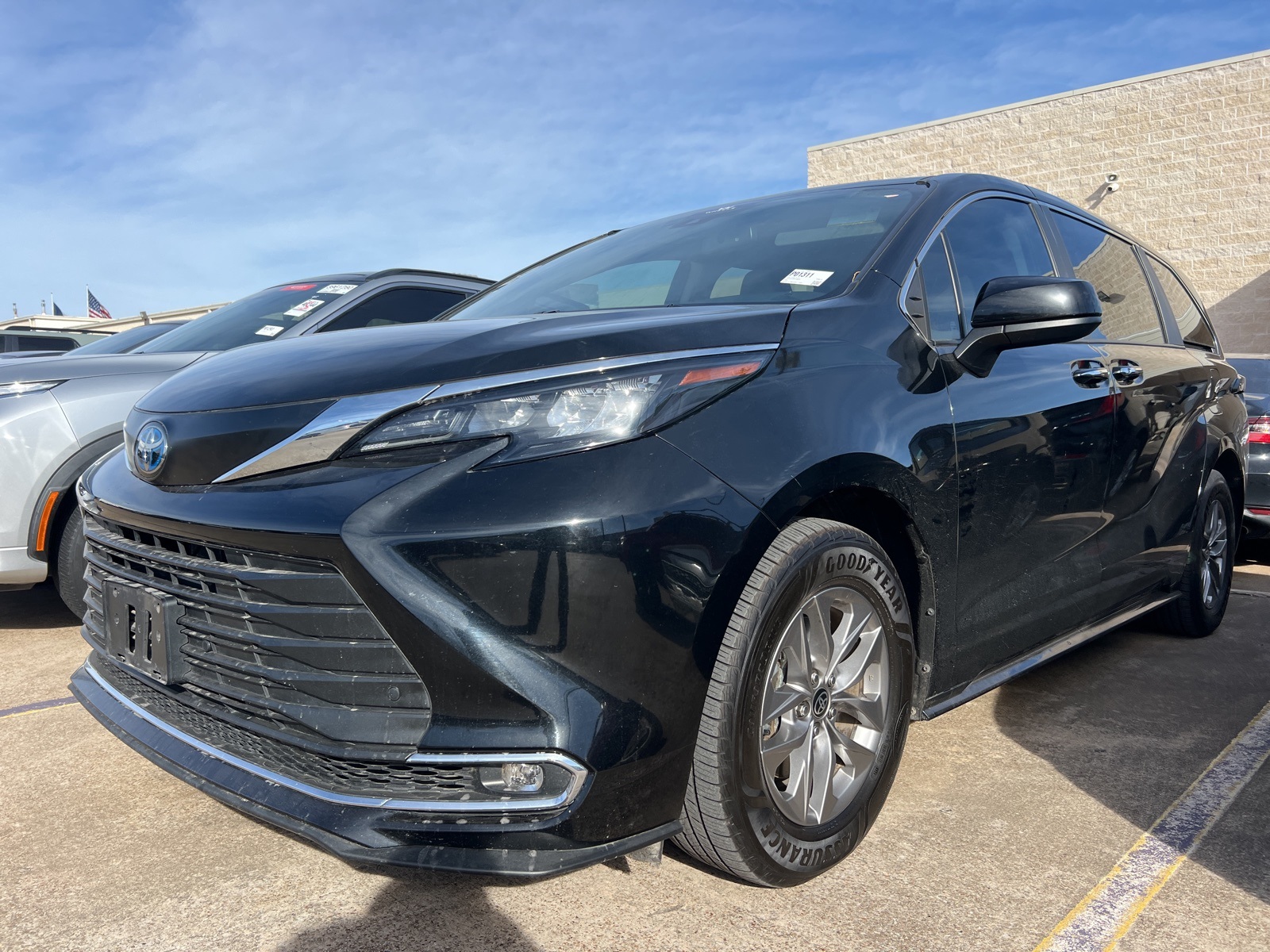 2024 Toyota Sienna XLE's photo