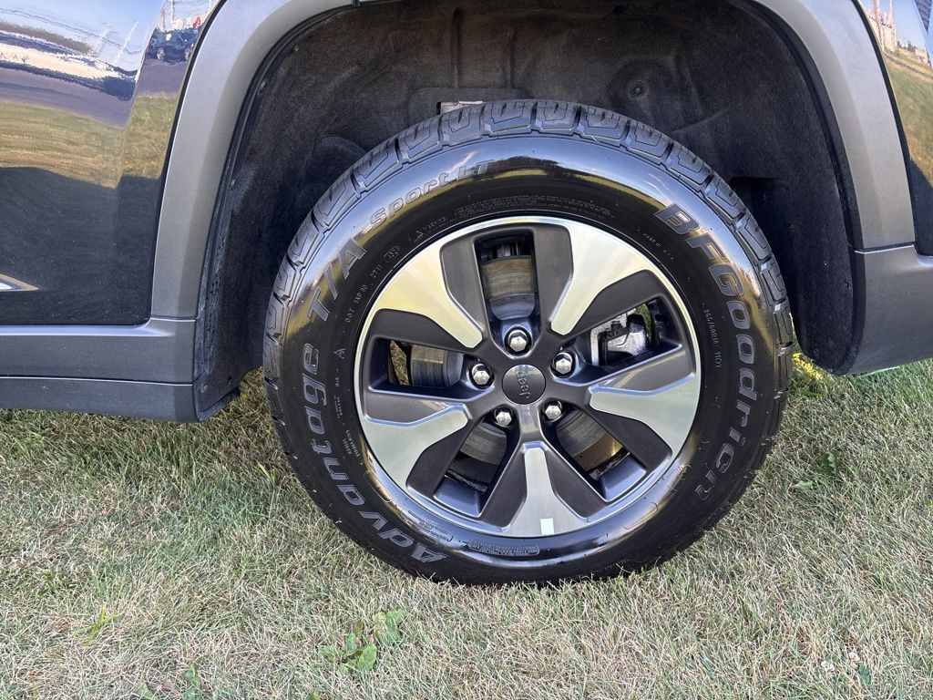 2024 Jeep Cherokee Limited 4xe photo 9