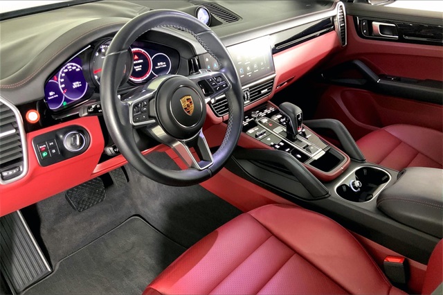 2022 Porsche Cayenne Platinum Edition photo 3