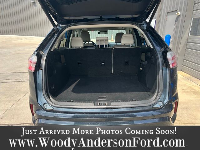 2022 Ford Edge Titanium photo 5