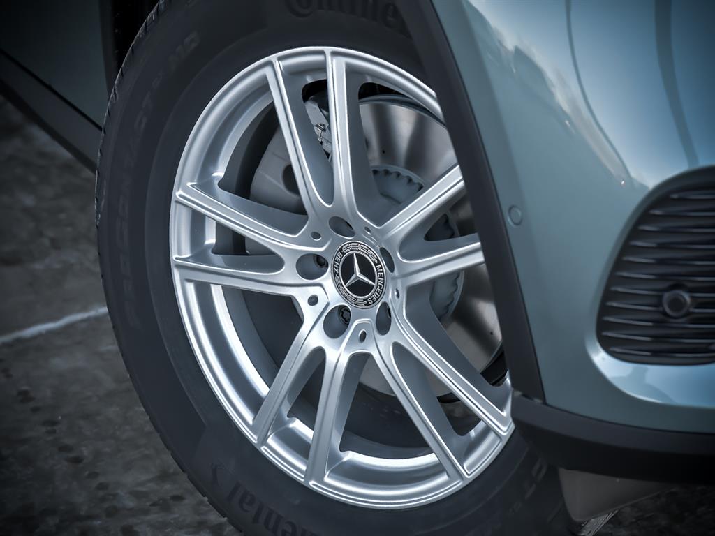 2025 Mercedes Benz GLC 300 4MATIC photo 2