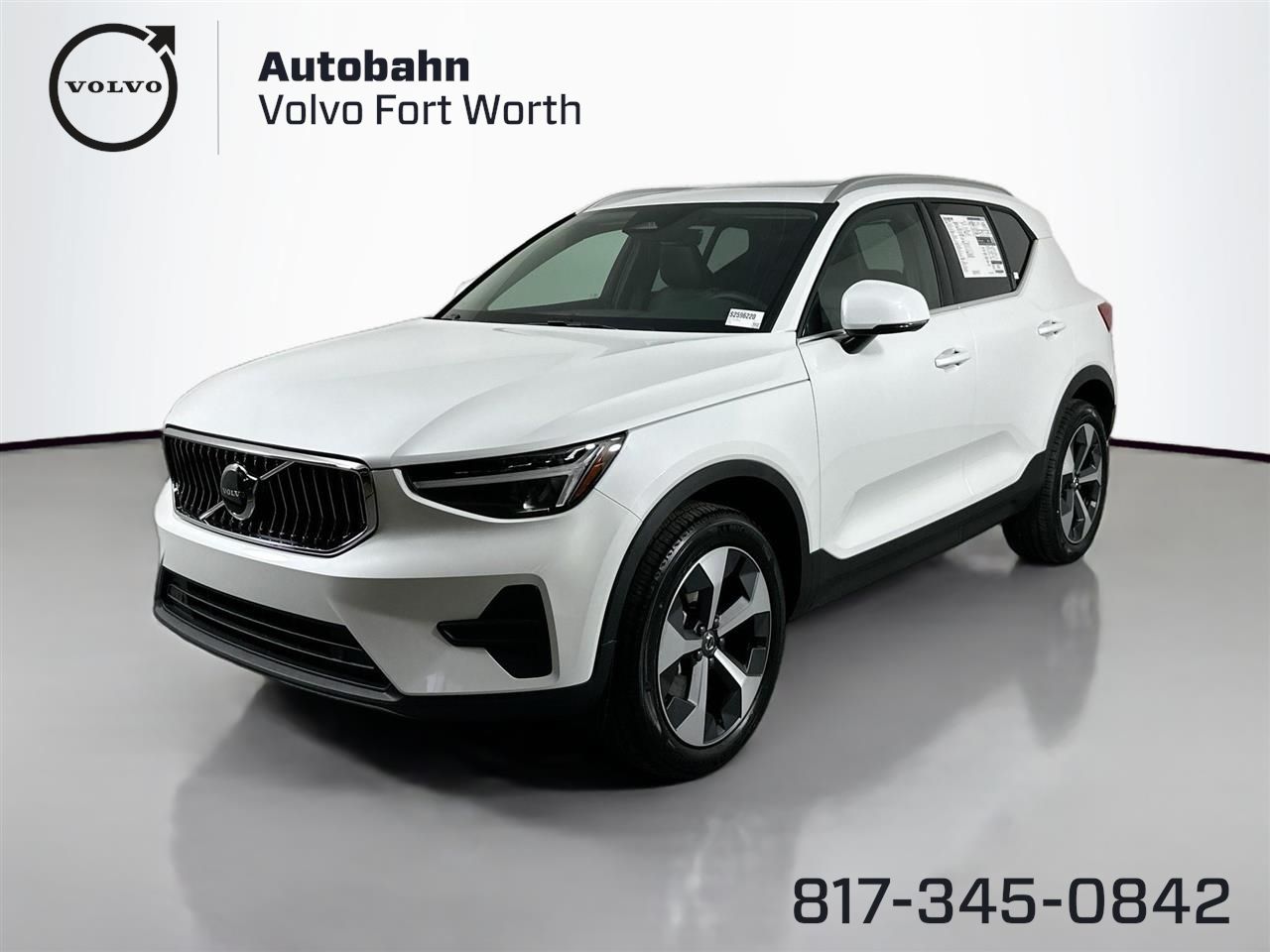 2025 Volvo XC40 Core's photo