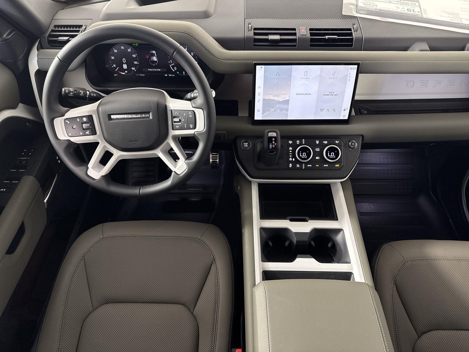 2025 Land Rover Defender 110 X-Dynamic SE photo 11