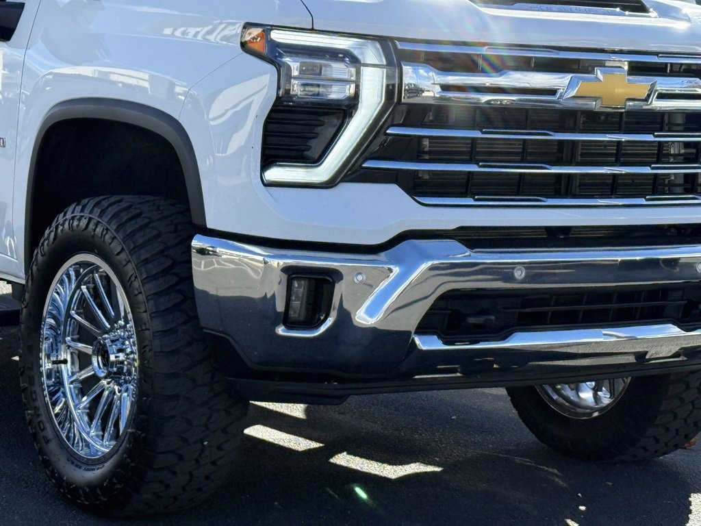 2024 Chevrolet Silverado 2500HD LTZ photo 2