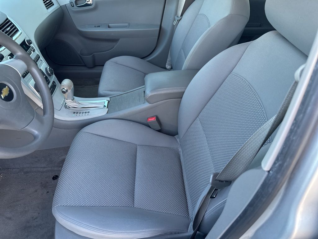 2010 Chevrolet Malibu LS photo 2