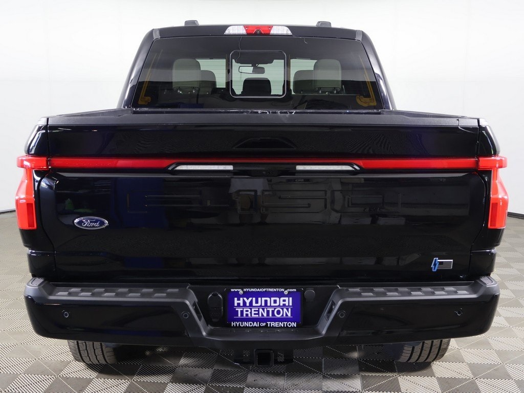 2023 Ford F-150 Lightning Platinum photo 12