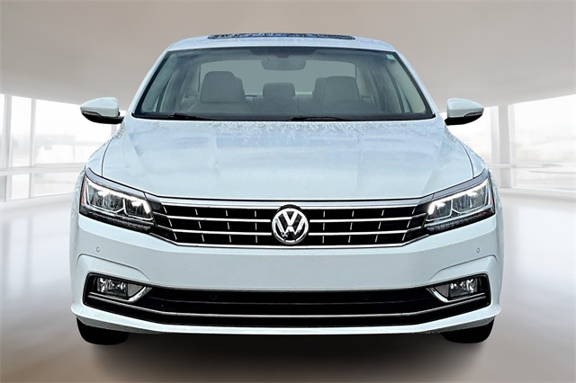 2018 Volkswagen Passat 2.0T SE photo 3