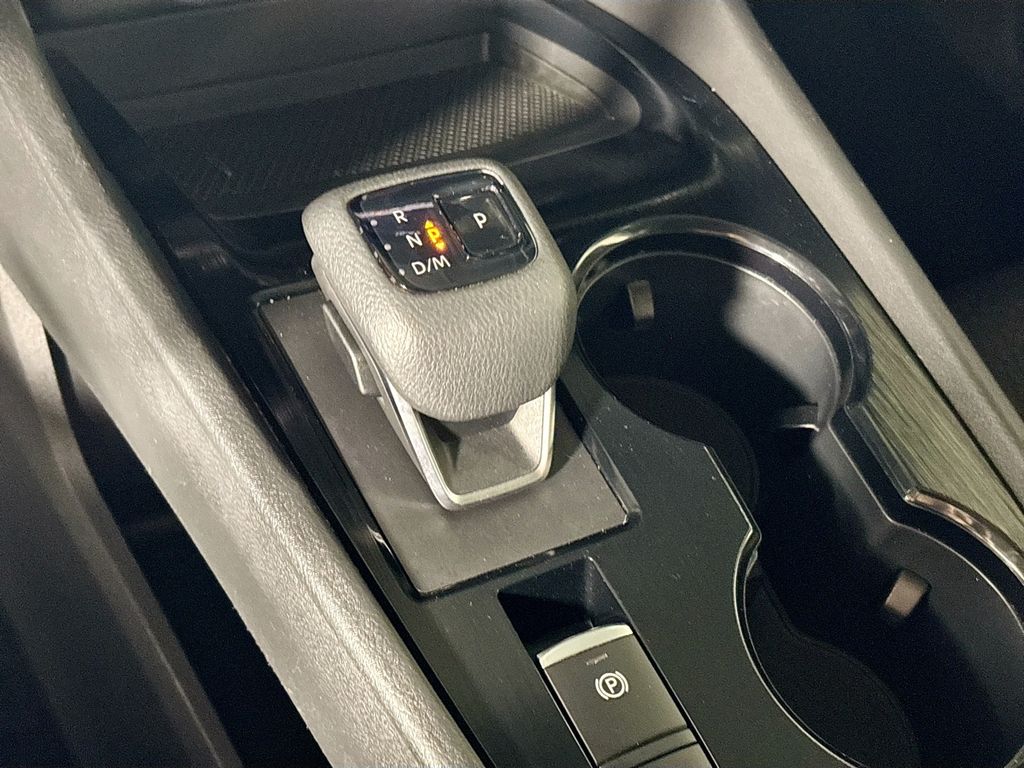 2024 Nissan Rogue SV photo 16