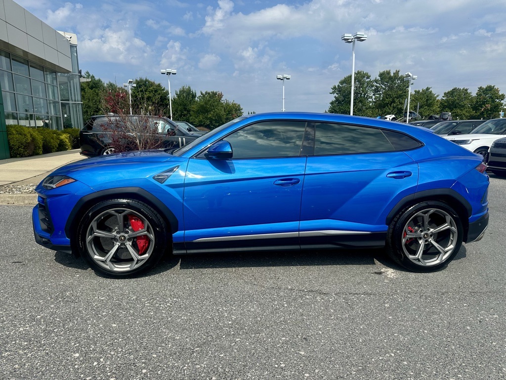 2019 Lamborghini Urus Base photo 4