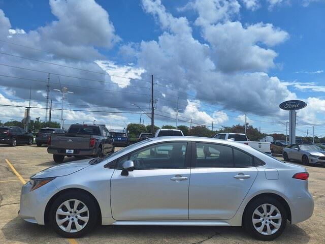 2021 Toyota Corolla LE photo 9