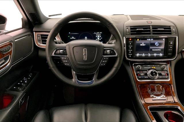 2017 Lincoln Continental Premiere photo 4