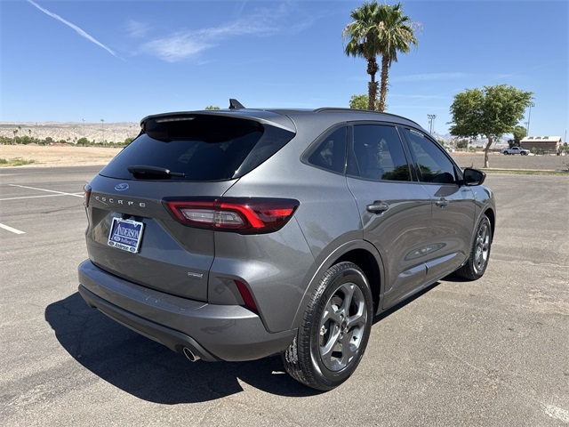 2024 Ford Escape ST-Line photo 4