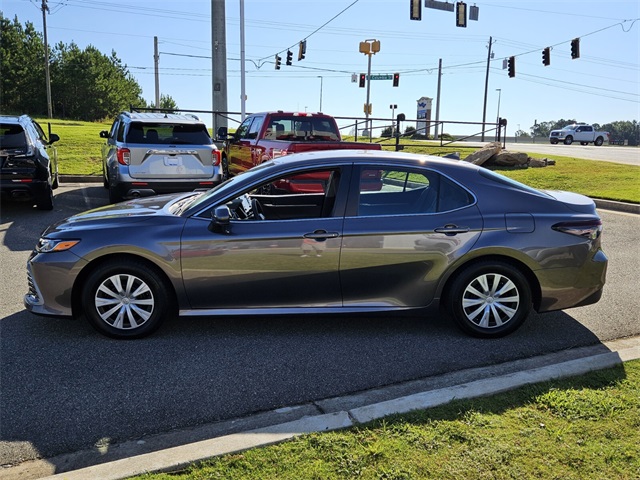 2023 Toyota Camry Hybrid LE photo 2