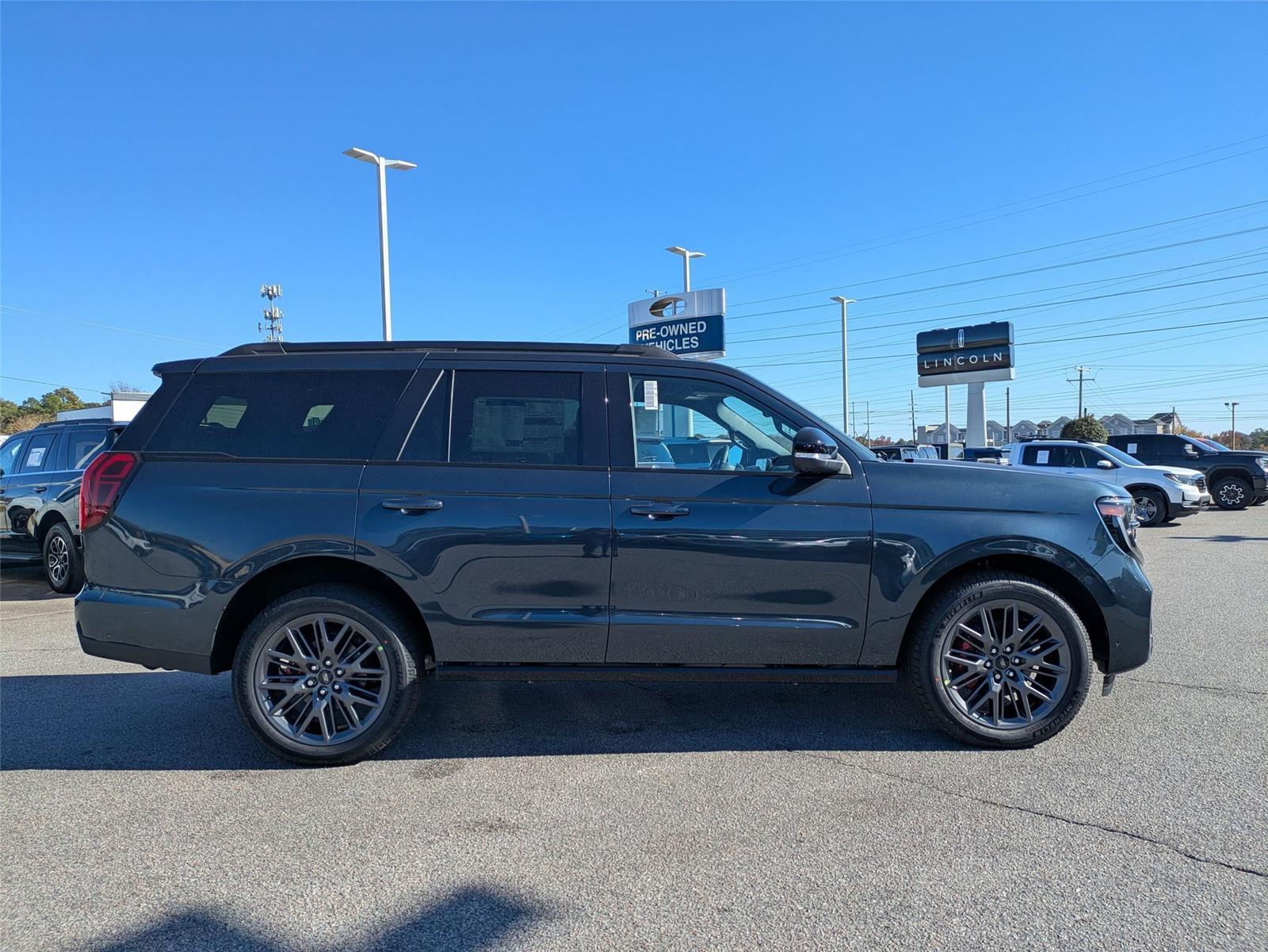 2025 Ford Expedition Platinum photo 2