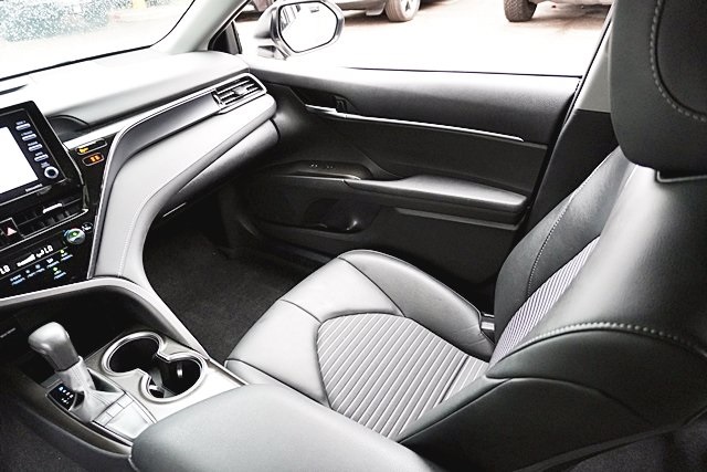 Used 2024 White Toyota SE image 19