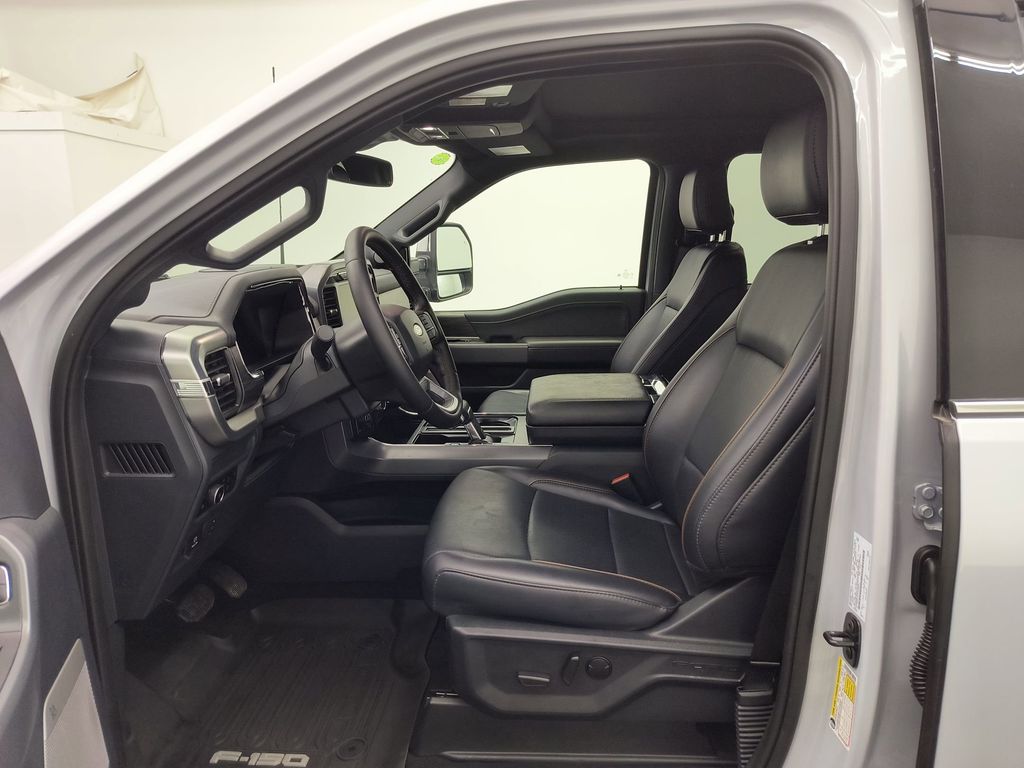 2025 Ford F-150 Lariat photo 4