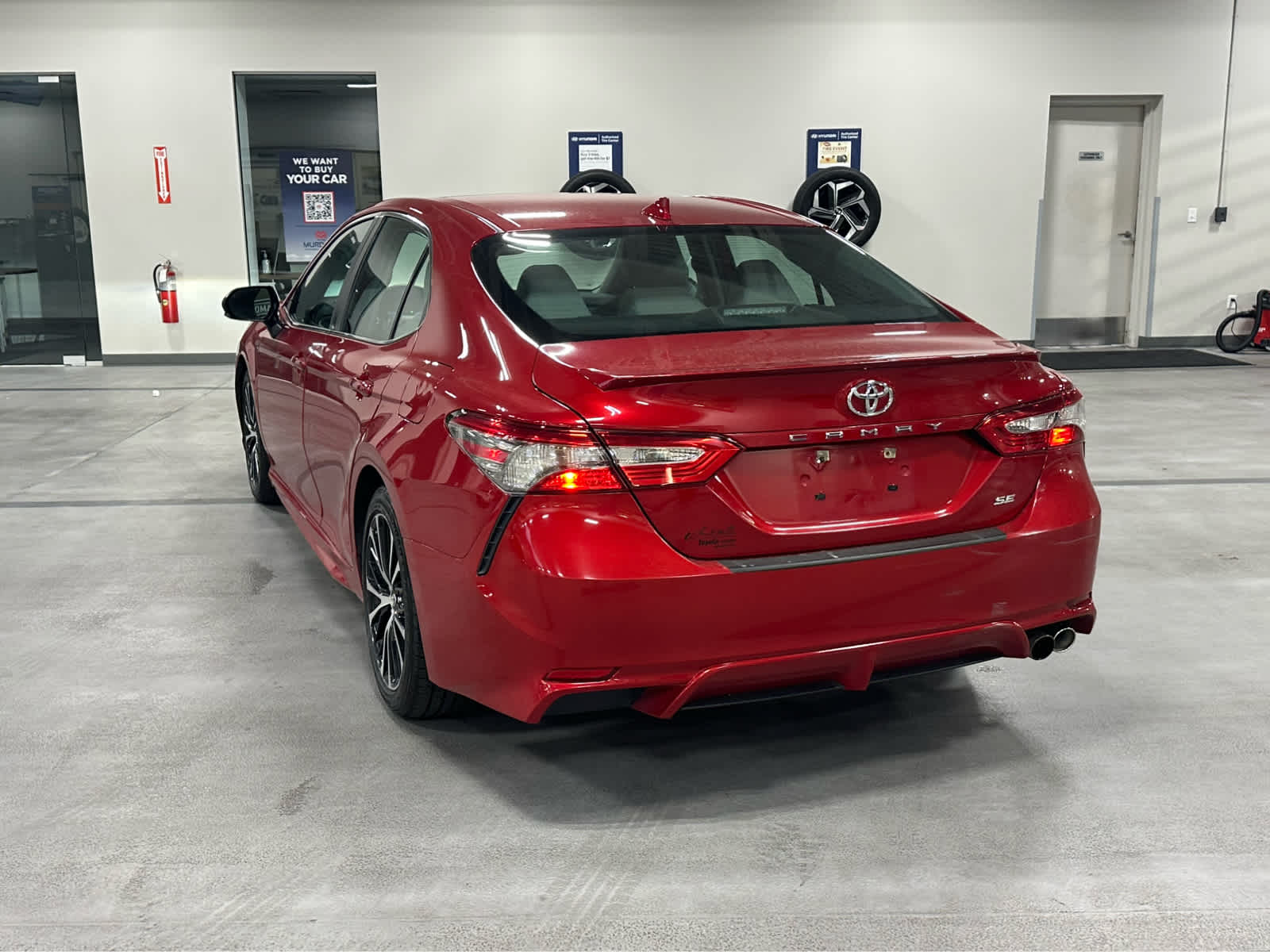 2019 Toyota Camry SE photo 4