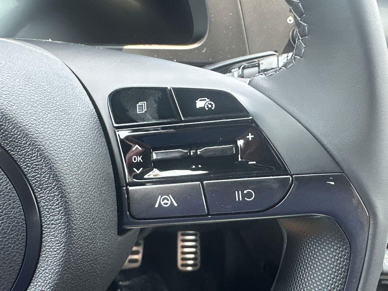 2025 Hyundai Elantra SEL Sport photo 13